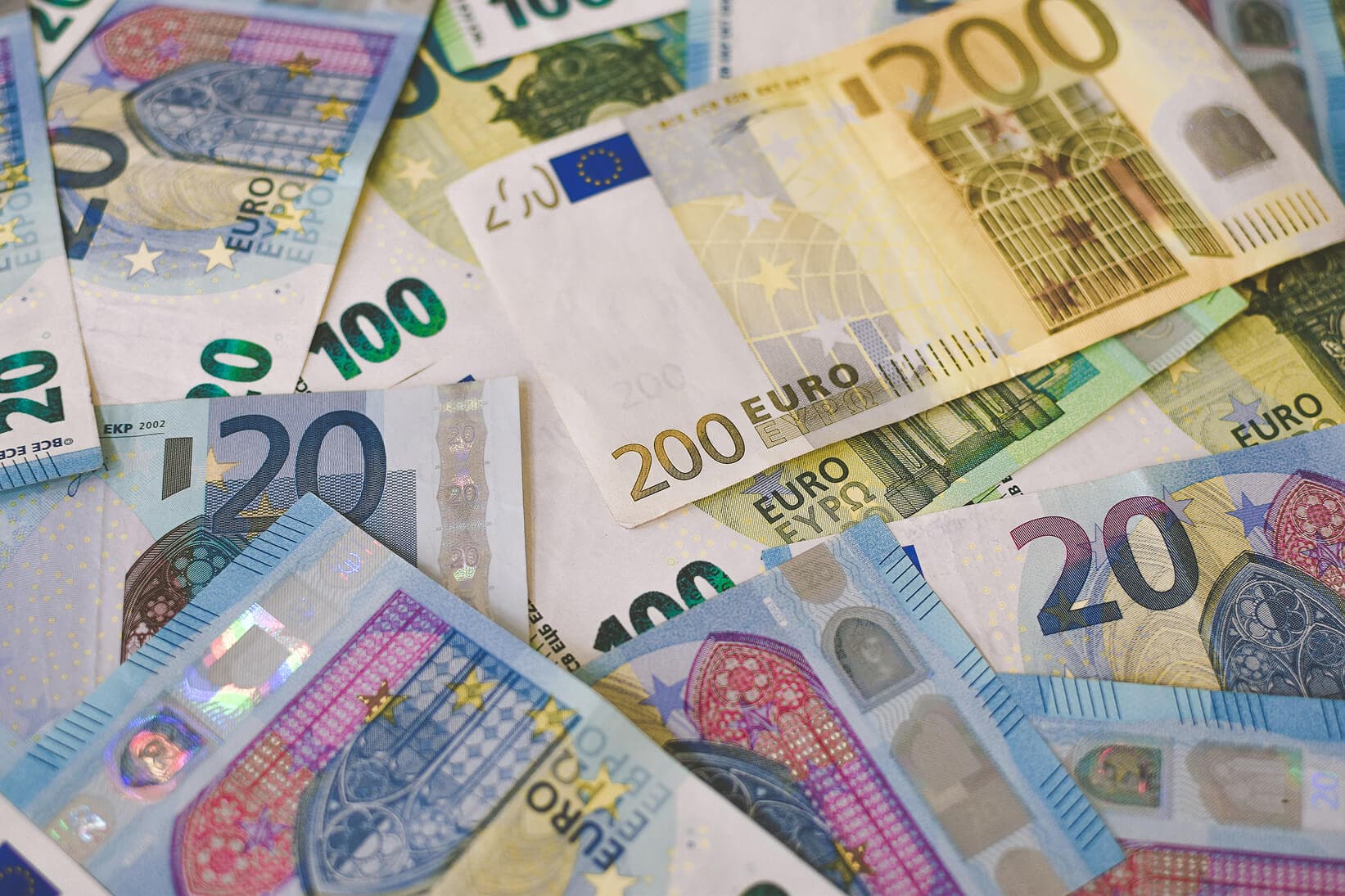 Billets de banque euros représentant l'inflation